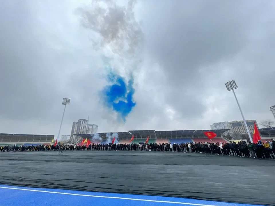 В Оше открыли обновленный стадион имени Суюмбаева с полем стандарта ФИФА