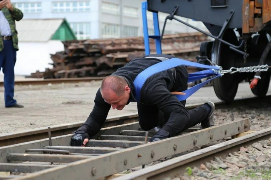 Strongman in Kyrgyzstan. Extreme athlete moved 165 tons