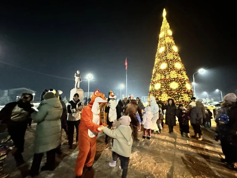 The main New Year tree was ceremoniously lit in Naryn