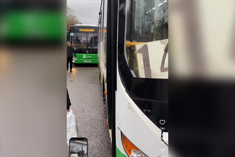 Эки автобус жүргүнчүлөр менен Бишкектин борборунда ЖОЖго туш болду