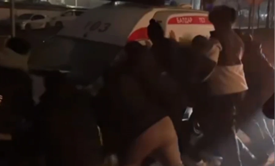 Passersby pulled an ambulance out of a ditch in Bishkek