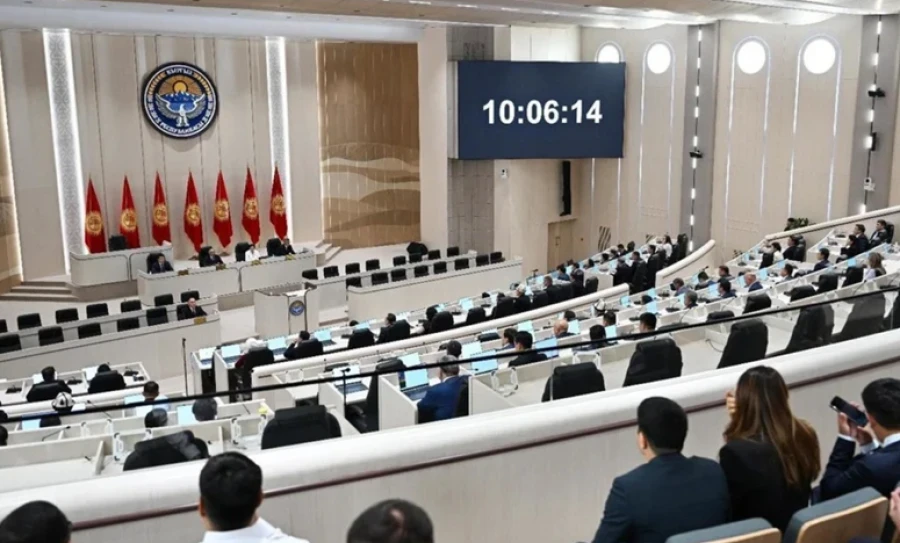 "Historical Self-Dissolution": Yet the Deputies in the Parliament Remain the Same, Even the Speaker