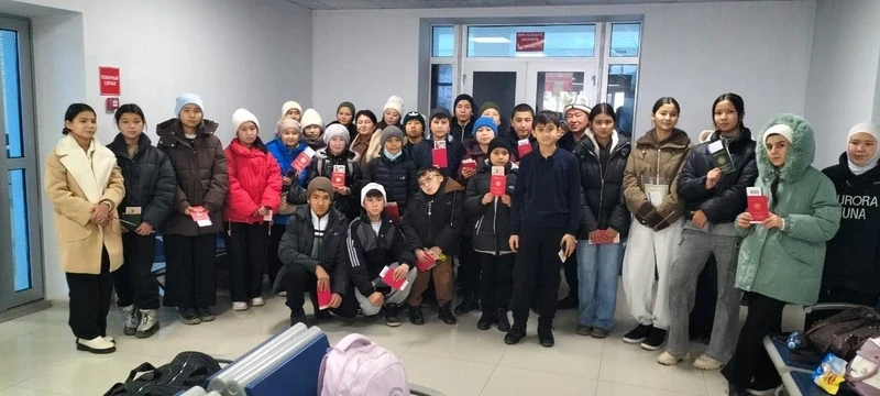 30 children from the Batken region flew to the presidential New Year’s tree in Bishkek