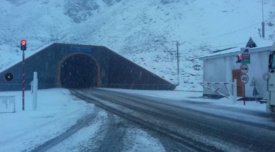 Restrictions for heavy vehicles reintroduced on Too-Ashuu due to blizzard