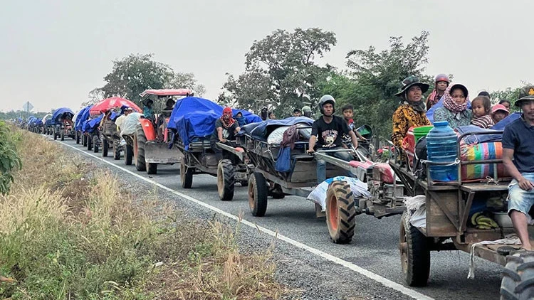 In Cambodia, 18 people reported dead in border conflict with Thailand