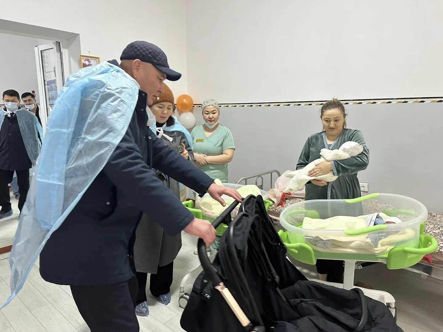 Twins Were Born in Kyzyl-Kiya. The Plenipotentiary Representative of the Region Visited the Renovated Maternity Hospital