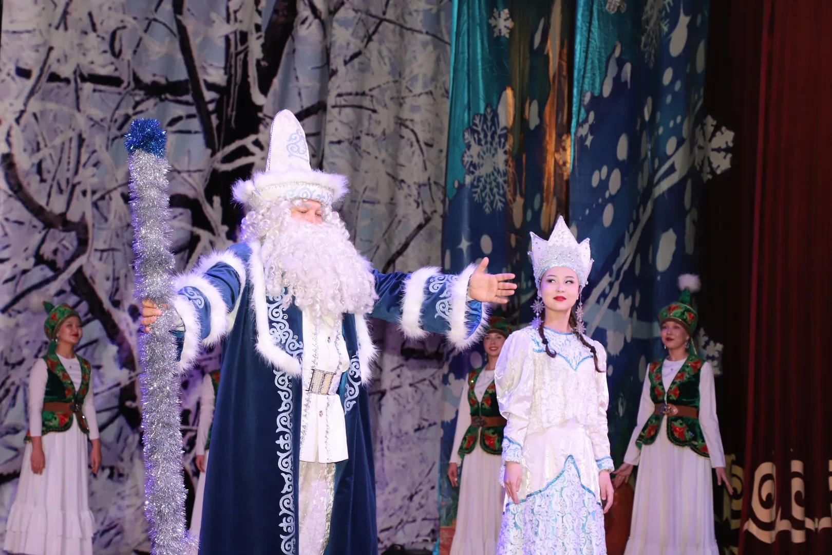 490 Children from All Over Kyrgyzstan Arrived at the Presidential New Year Tree in Bishkek