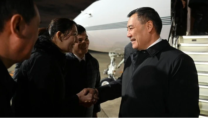 Садыр Жапаров Японияга келди. Аны кандай тосуп алышты