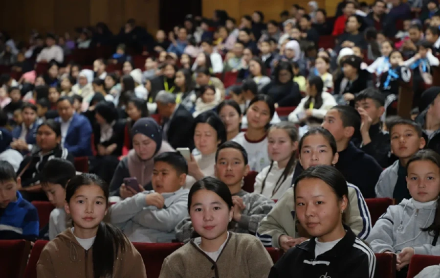 Presidential New Year Trees Have Begun in Bishkek