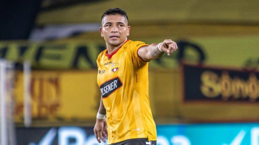 Ecuadorian "Barcelona" footballer shot dead on the street with his wife