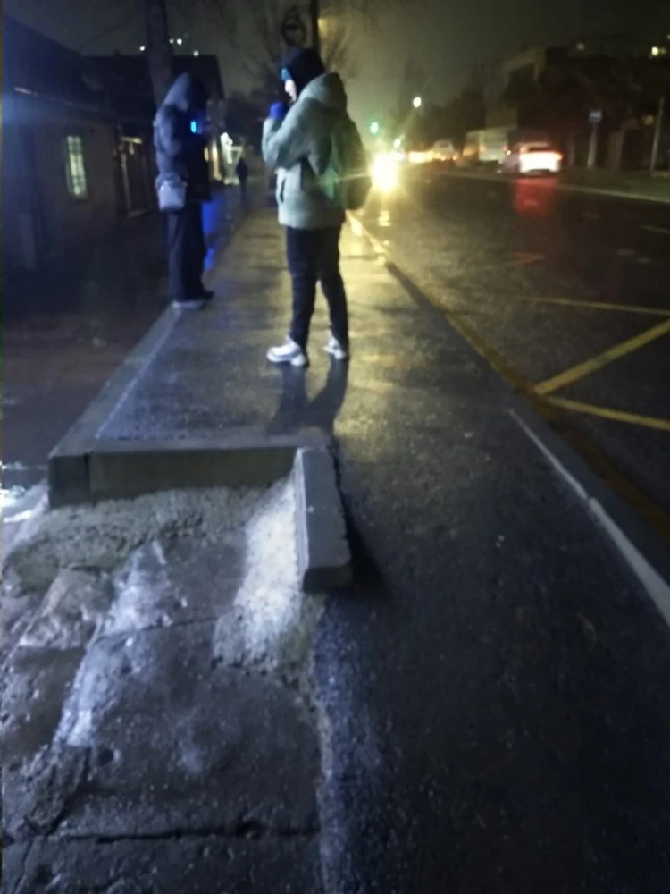 Residents complained about the condition of the bus stops on Akhunbaeva Street. The city hall responded to them.