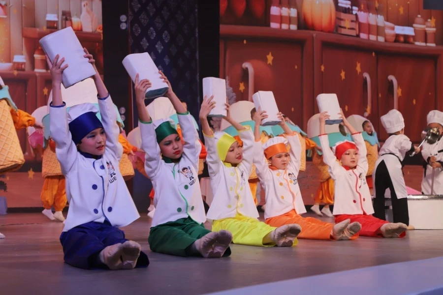 The presidential New Year tree took place at the T. Satylganov National Philharmonic.