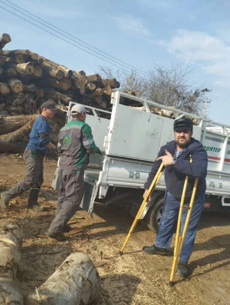 Over 200 low-income families in Bishkek received firewood from the city hall