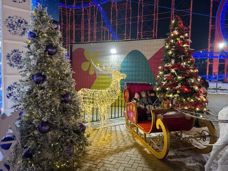 The winter season has opened at the "Eurasia" park: ice rink, fair, meetings with Santa Claus