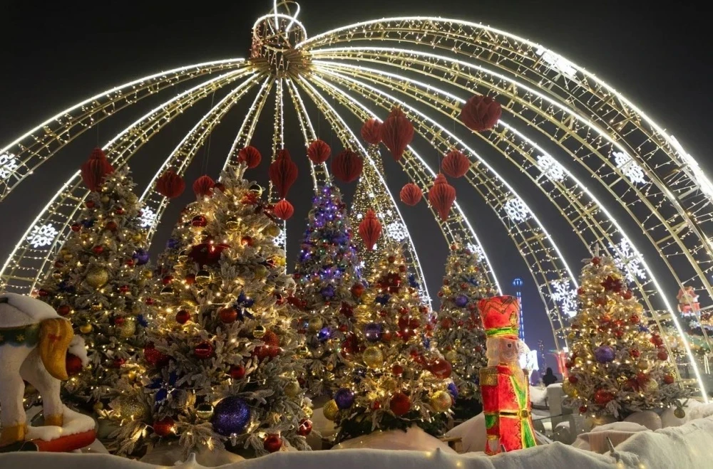 Winter Season in the "Eurasia" Park: Christmas Tree, Ice Rink, and Visitor Safety