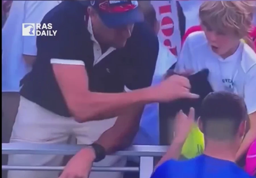 Польша миллионер баладан теннисчи Майхшак кол койгон кепкени тартып алды