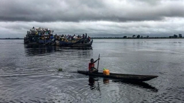 A ship with 800 passengers sank in Congo, there are casualties