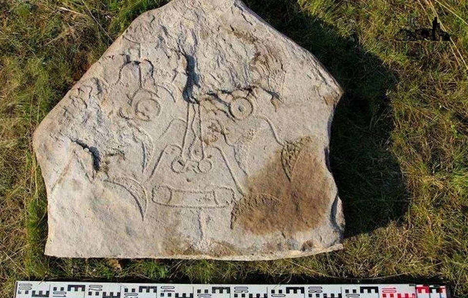 Хакасияда уникалдуу байыркы ай календары менен сүрөт табылды