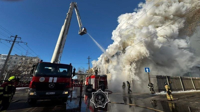 A strong fire broke out in a three-story building in Astana