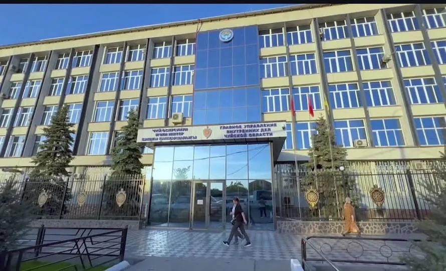 In Novo-Pokrovka, a woman with children was pursued by her husband. How the police reacted.