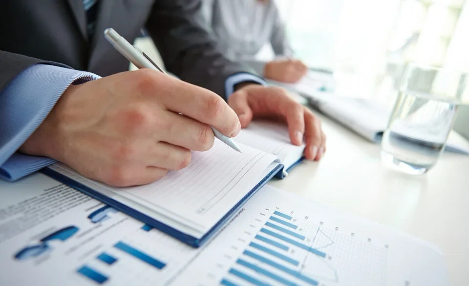 Мамлекеттик финансы көзөмөлү жаңы акциялар чыгарууну каттады жана компанияларга лицензия берди