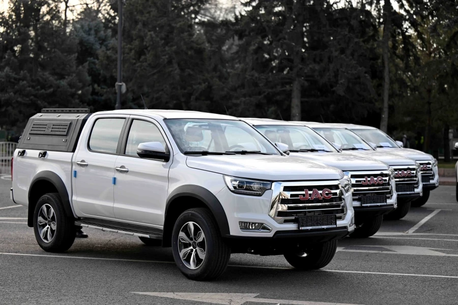 Министрлер кабинетинин башчысы Минсельхозго 44 кызматтык автомобилди тапшырды