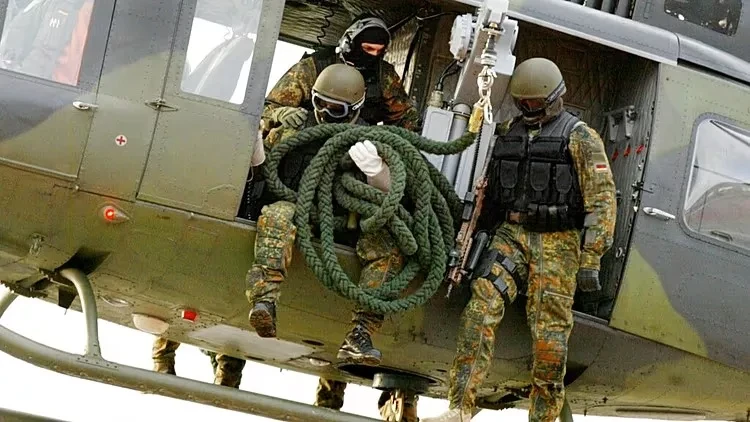 Scandal in the Bundeswehr Airborne Forces: Extremism, Sexism, and Violence