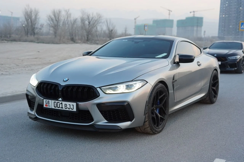 Drivers of three BMWs detained in Bishkek for auto hooliganism