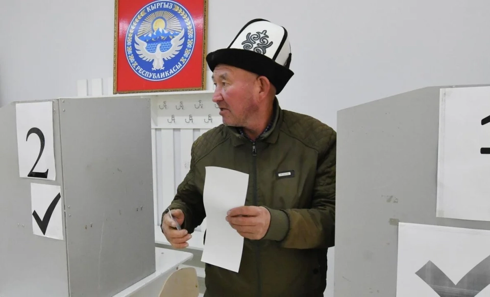Results of the voting in district No. 8: Janarbek Akaev is in the lead