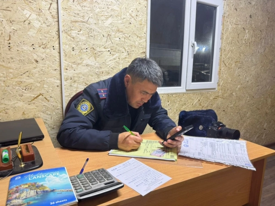 The Traffic Police detained drivers of a car filming a video with dangerous maneuvers