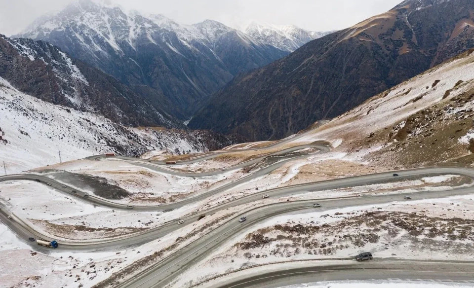 The roads and passes of Kyrgyzstan are open. Traffic is flowing smoothly.