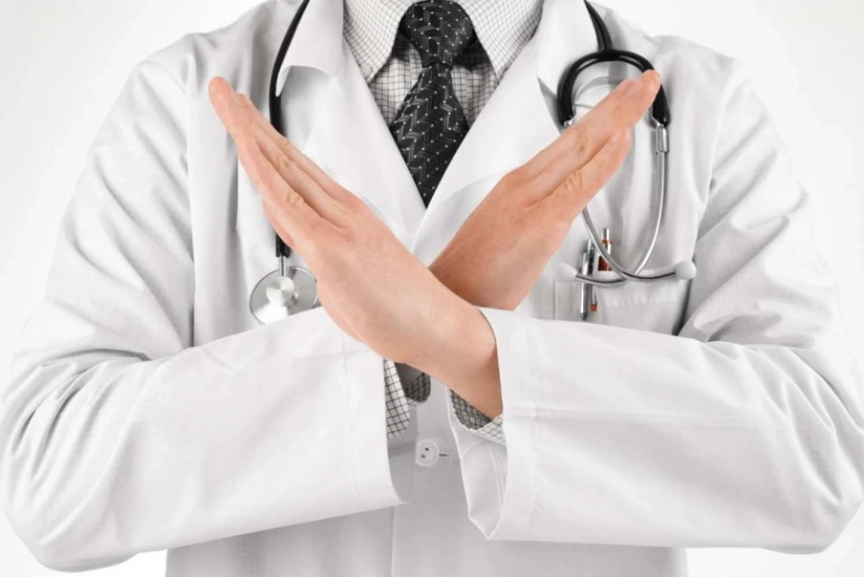 "Man was gasping for breath, but the 'MEDI' clinic refused to even come out"