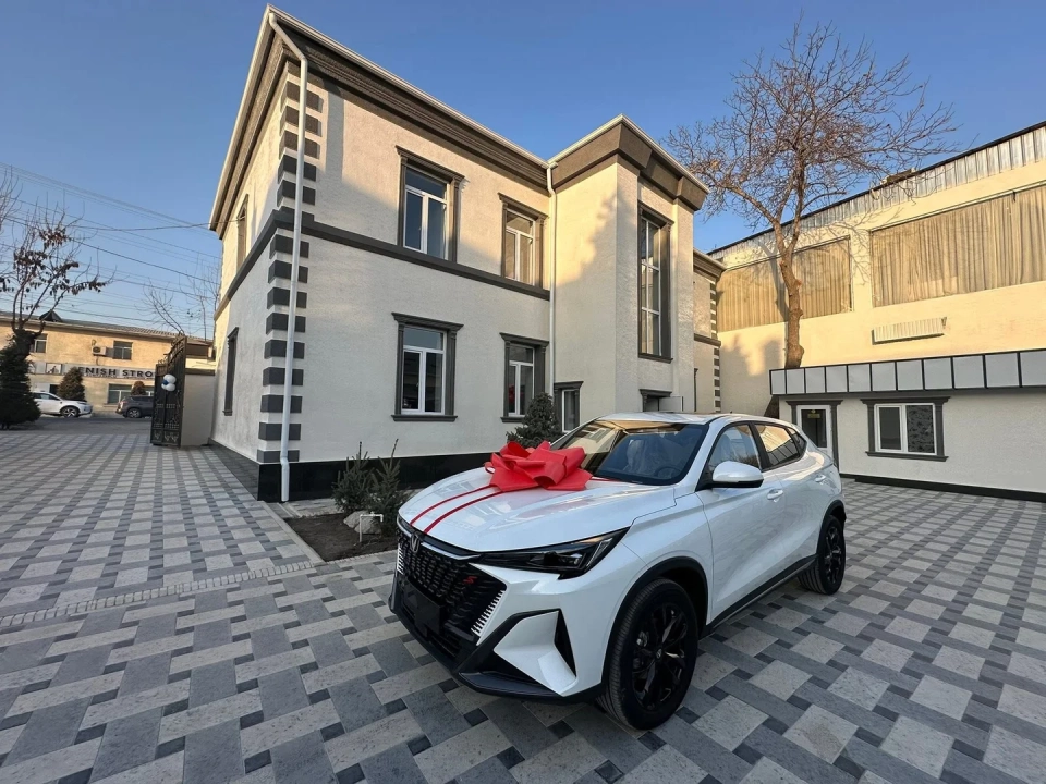 The Assembly of the People of Kyrgyzstan in Osh received an official vehicle from the mayor's office.