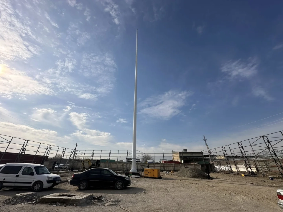 A 45-Meter Flagpole is Being Installed at the Dostuk Checkpoint