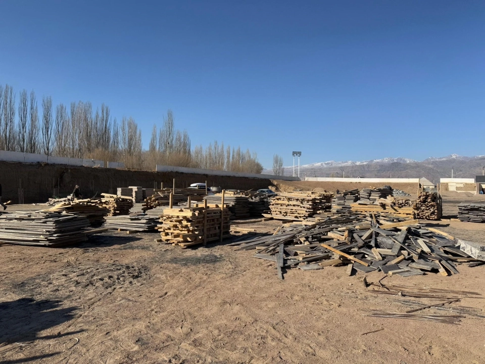 The contractor was warned. Delayed the construction deadlines of the stadium in Kochkor.