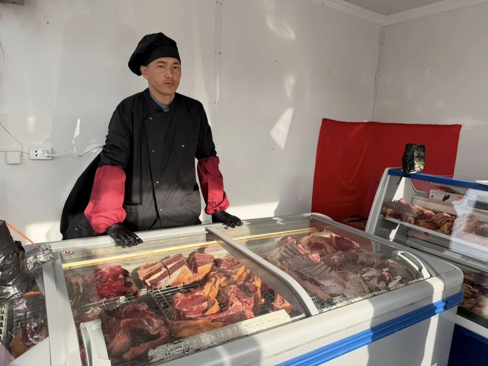 A social meat store with reduced prices opened at the entrance to the Osh market