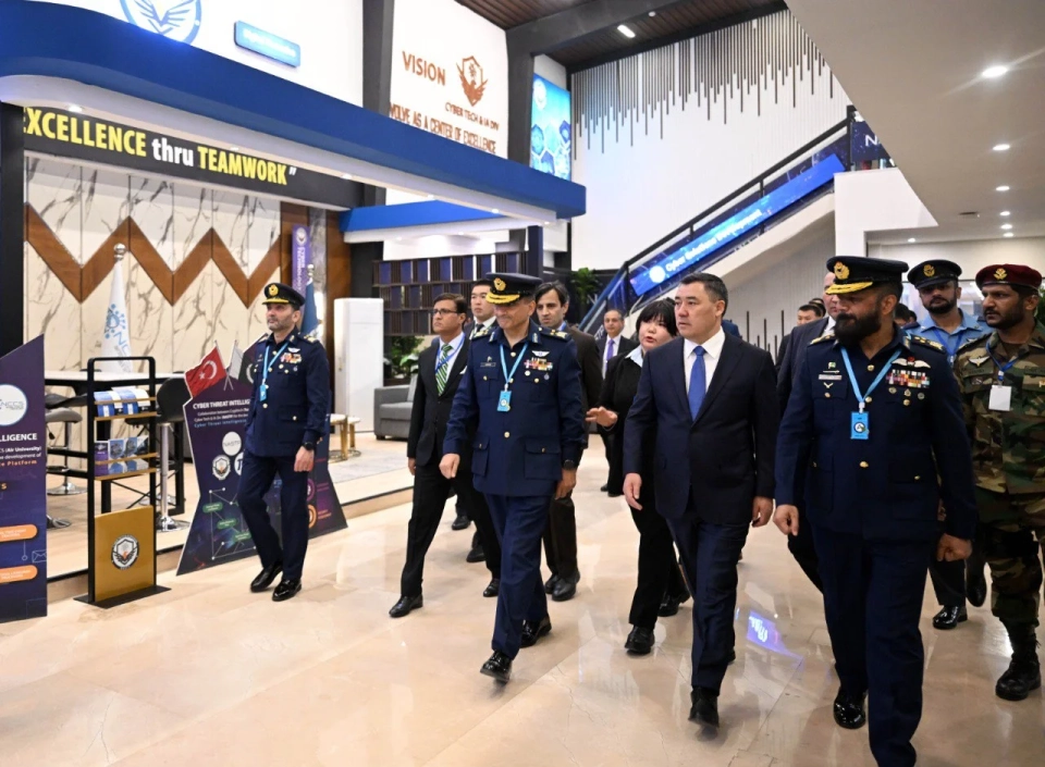 Садыр Жапаров посетил Нацпарк аэрокосмической науки и технологий в Исламабаде