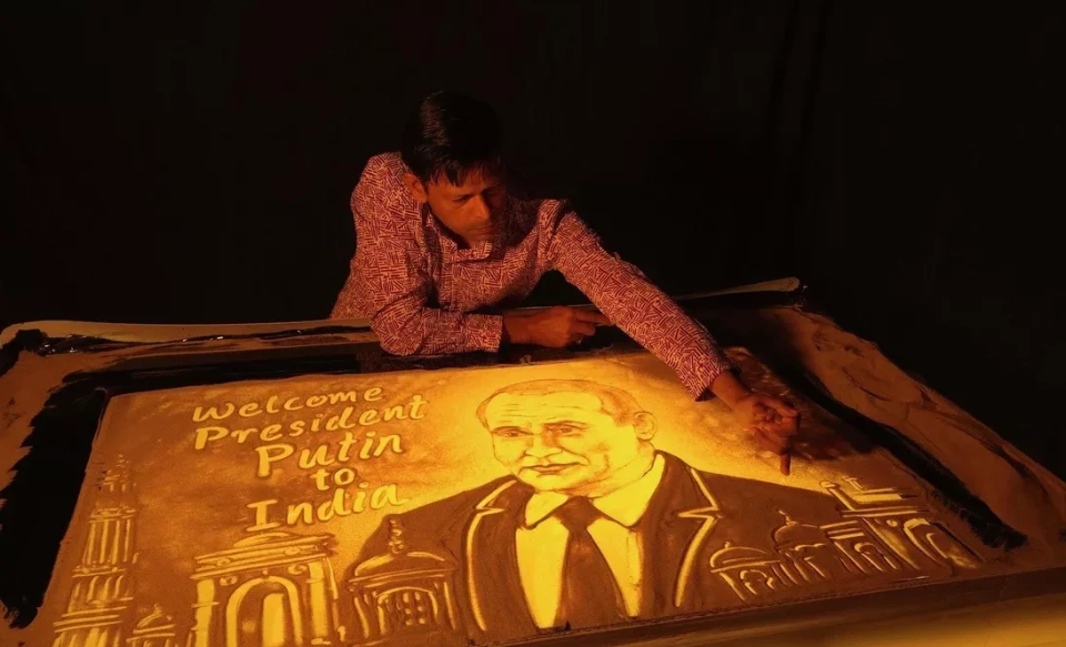 In India, a sand portrait of Putin was created for his arrival