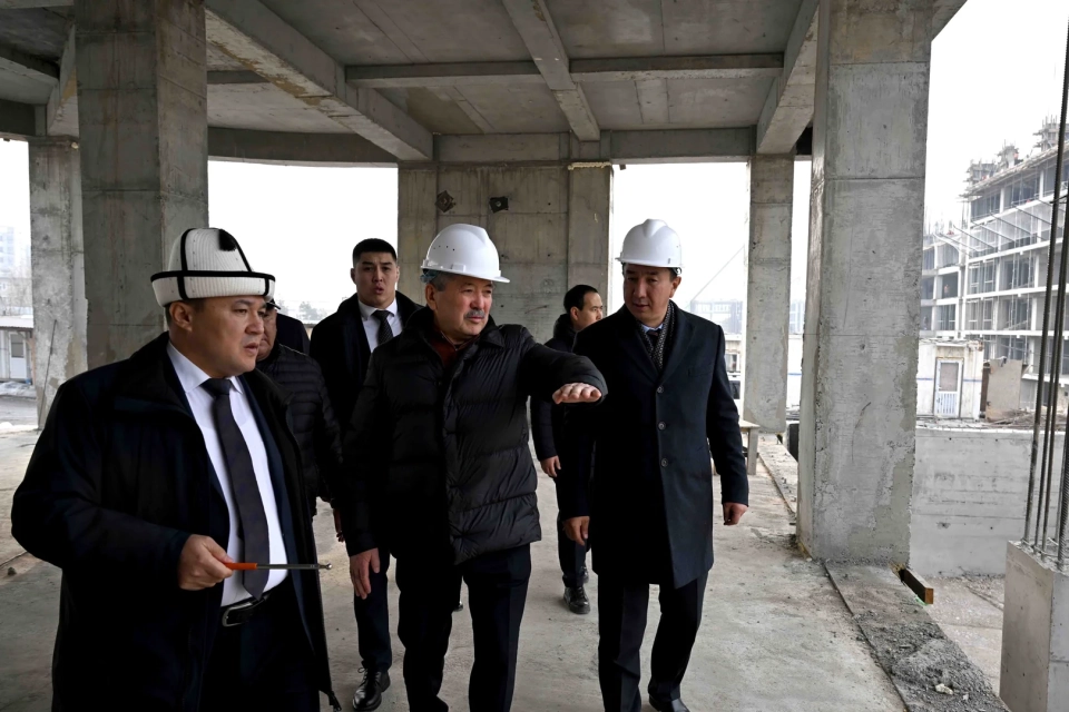 Adylbek Kasymaliev familiarized himself with the progress of construction of several social facilities in Manas