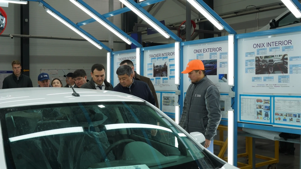 Bakyt Torobaev Familiarized Himself with the Work of the Kyrgyz-Uzbek Automobile Plant "Tulpar Motors"