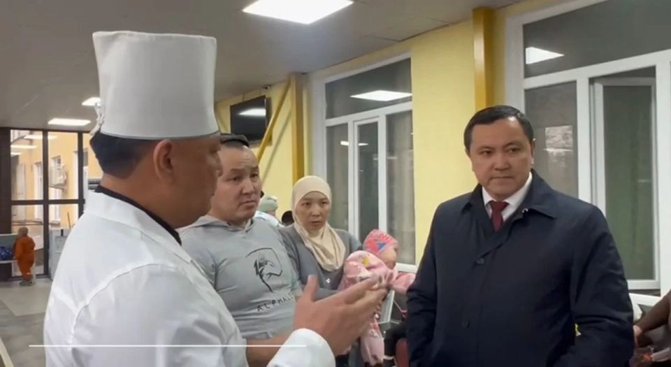 Dosmambetov visited a children's hospital in Bishkek amid a surge of ARVI and influenza
