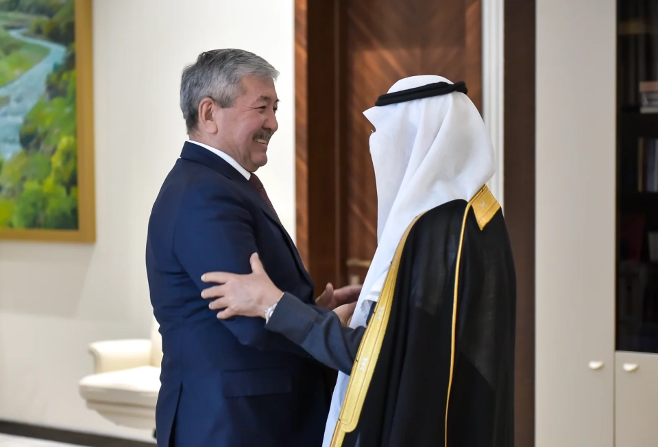 Кабминдин башчысы Сауд Аравиясынын элчиси менен анын дипломатиялык миссиясынын аякташы менен жолугушту