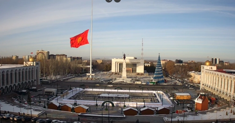 The flag at Ala-Too Square in Bishkek has been temporarily lowered due to strong winds.