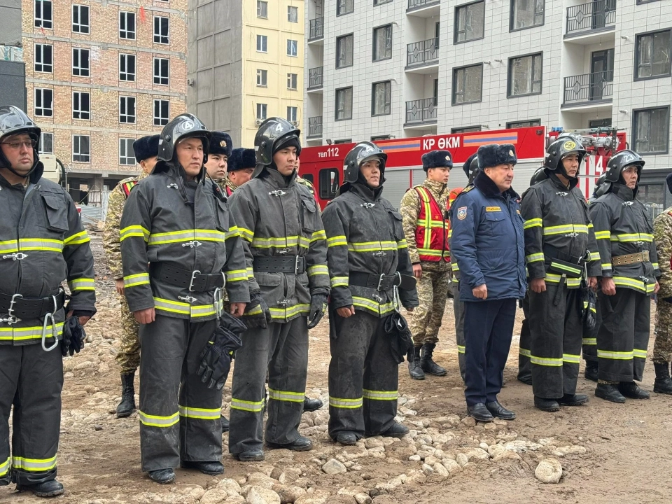 In Bishkek, firefighters practice extinguishing large fires in high-rise buildings