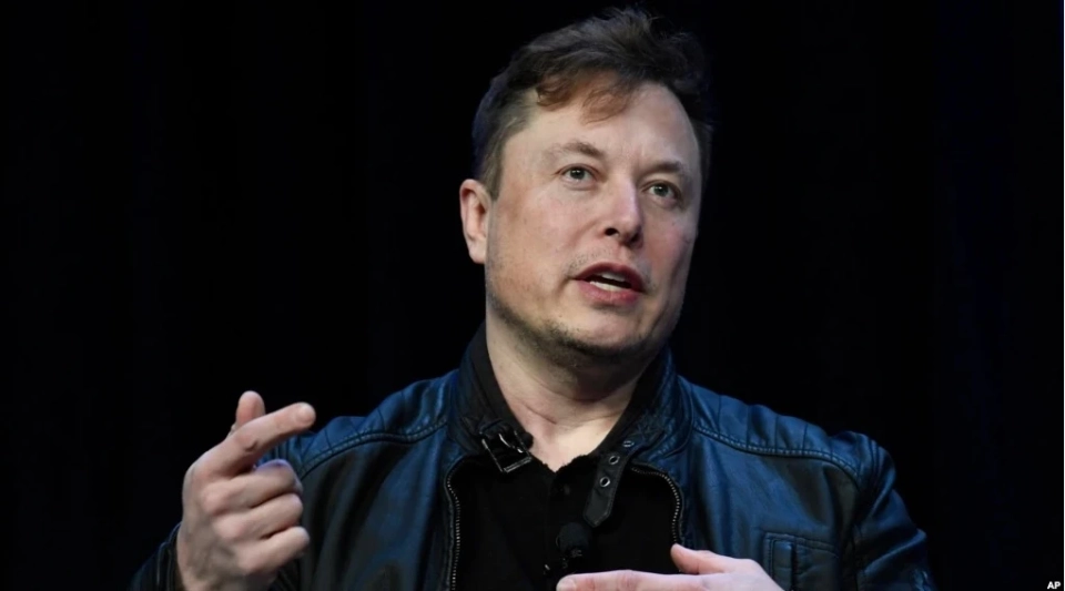 "Stop wasting money on these pathetic little reactors." Elon Musk believes that reactors on Earth are a pointless waste of money and suggests using solar energy.