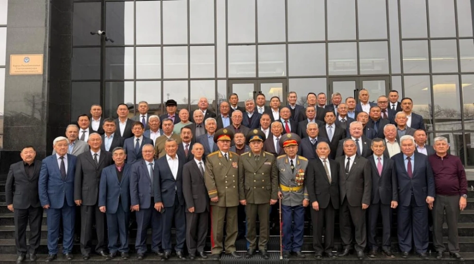 Ташиев провел встречу с генералами разных силовых структур в главном здании ГКНБ