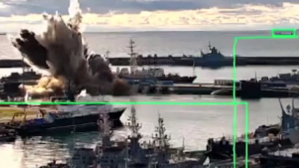 Украина Россиянын Новороссийск портундагы суу астындагы кемесин жарды деп билдирди. Россия болсо диверсия аракетинин «максатка жетпегенин» билдирди.