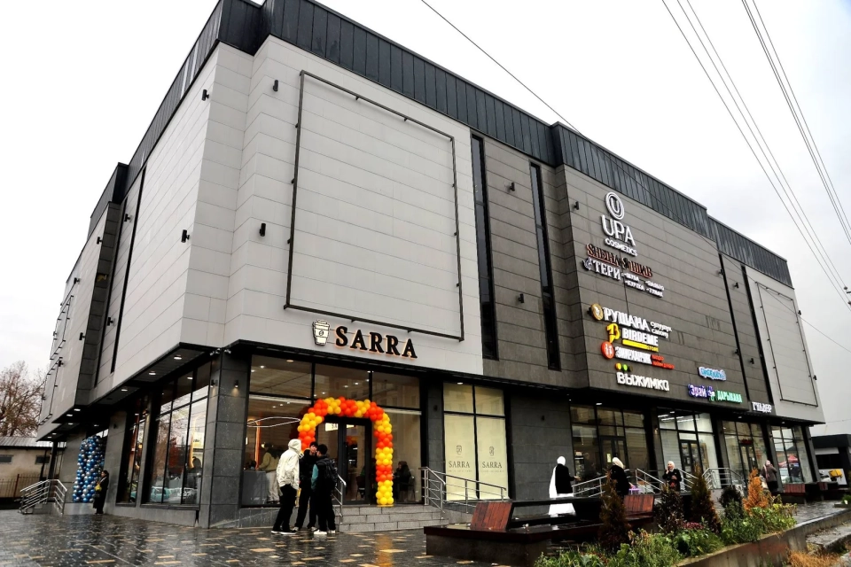 A Four-Story Shopping Center Opened in Manas