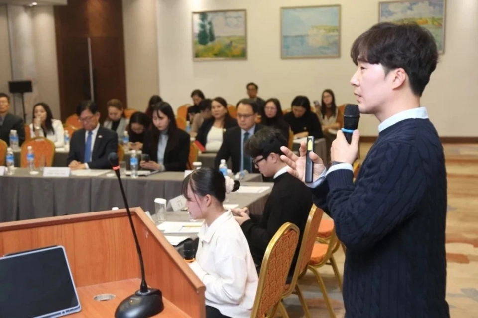 In Kyrgyzstan, the introduction of electronic educational materials in schools is being considered