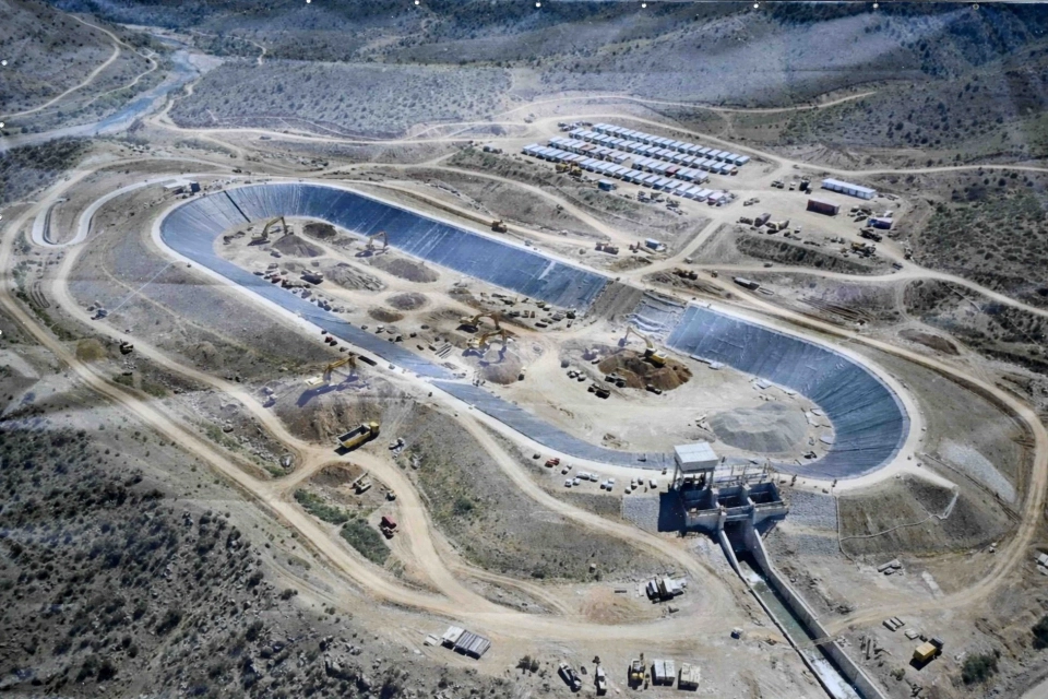 Construction of the decadal regulation pool on the Ak-Suu River has begun